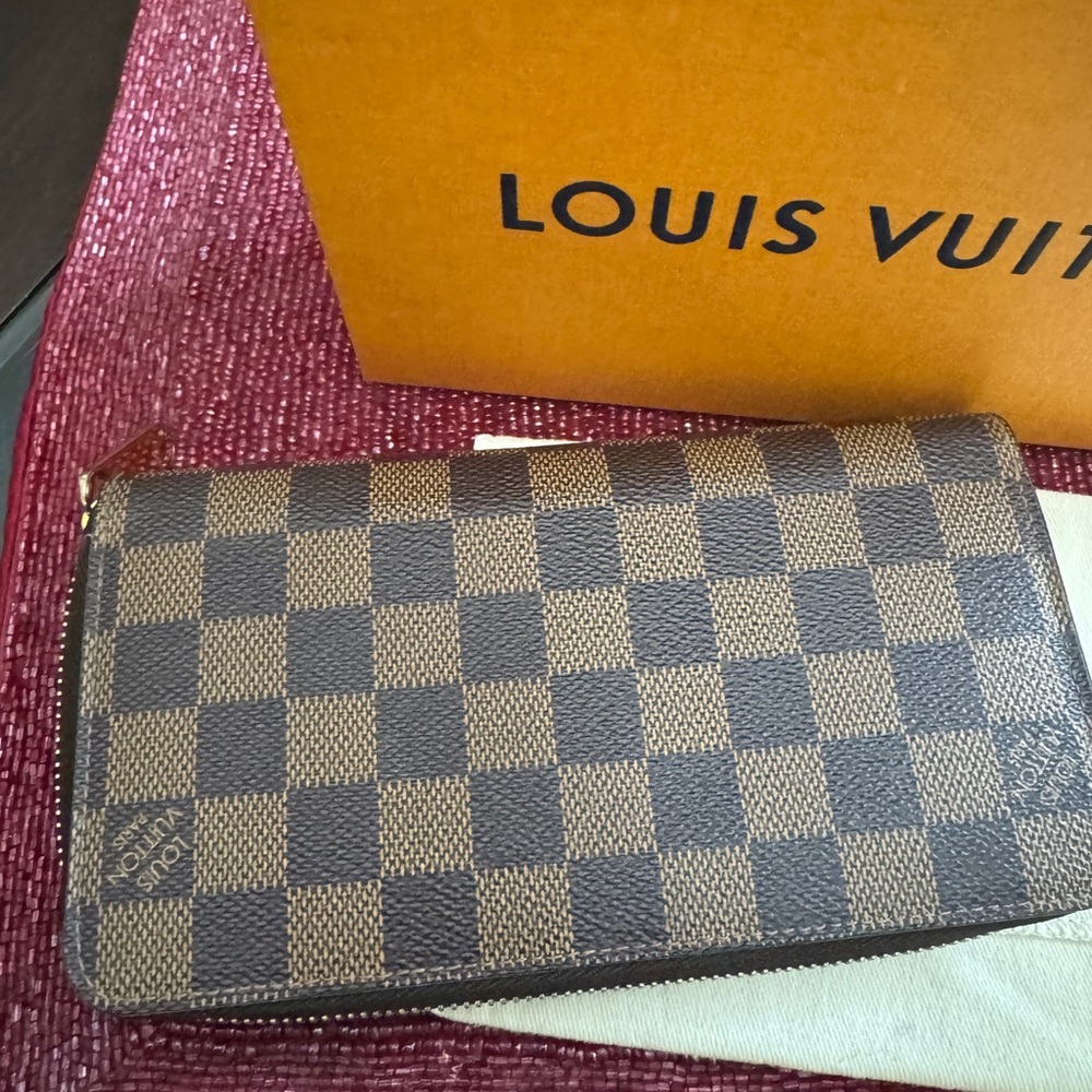 Louis Vuitton Checkered Wallet - Picture 11 of 13